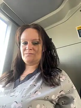 Snapshot of sinfful-secrets@xh chatting on 10/30/25, 10:21 sinfful-secretsxh online show from 10/30/25, 10:21