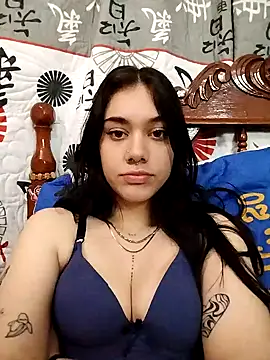 Snapshot of emmii_cute chatting on 10/04/25, 01:58 emmii cute online show from 10/04/25, 01:58