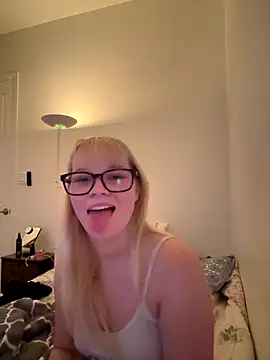 Snapshot of xoxokayy18 chatting on 09/12/25, 04:56 xoxokayy18 online show from 09/12/25, 04:56