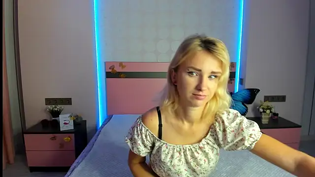 Snapshot of MeryMidnight chatting on 09/30/25, 05:45 MeryMidnight online show from 09/30/25, 05:45