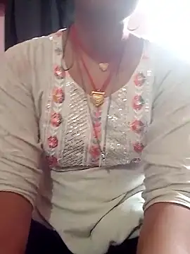 Hot-yuo84 online show from 11/06/25, 08:15