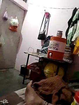 Hot-yuo84 online show from 11/06/25, 08:21