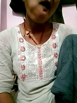 Hot-yuo84 online show from 11/08/25, 05:45