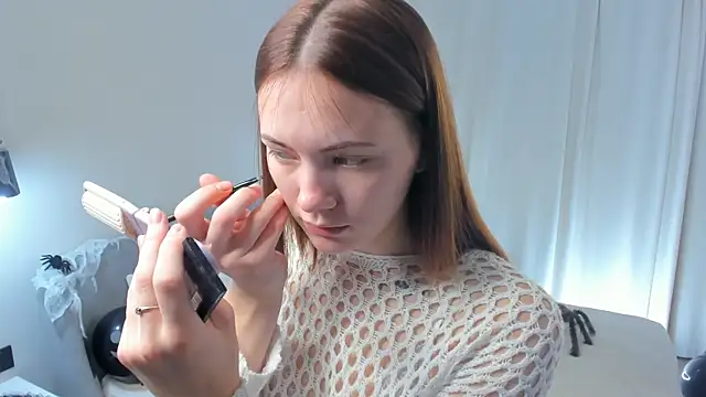 SirenaOstrem online show from 10/31/25, 01:06