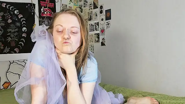 Snapshot of WonderConnie1 chatting on 09/14/25, 03:33 WonderConnie1 online show from 09/14/25, 03:33