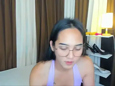 Snapshot of URHottestAngel chatting on 09/11/25, 05:13 URHottestAngel online show from 09/11/25, 05:13