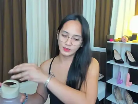 Snapshot of URHottestAngel chatting on 09/15/25, 05:02 URHottestAngel online show from 09/15/25, 05:02