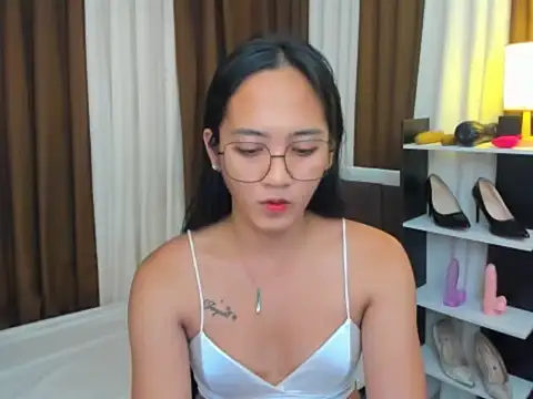 Snapshot of URHottestAngel chatting on 09/19/25, 05:09 URHottestAngel online show from 09/19/25, 05:09