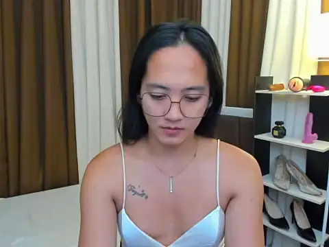 URHottestAngel online show from 11/12/25, 05:02