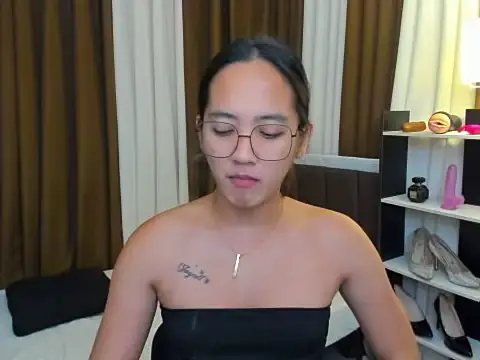 URHottestAngel online show from 11/13/25, 04:39