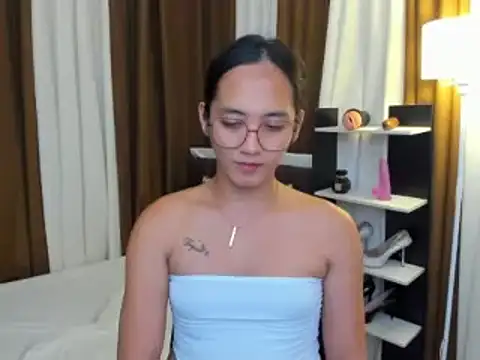 URHottestAngel online show from 11/17/25, 08:42