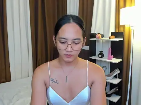 URHottestAngel online show from 11/18/25, 04:39