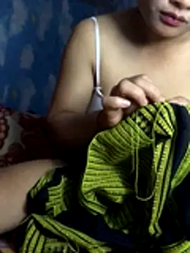 Snapshot of Qansin chatting on 10/18/25, 01:52 Qansin online show from 10/18/25, 01:52