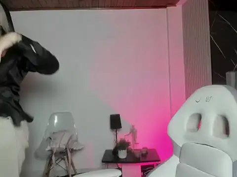 Snapshot of im_bunny__ chatting on 11/08/25, 11:21 im bunny online show from 11/08/25, 11:21