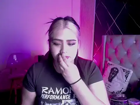 Snapshot of im_bunny__ chatting on 11/13/25, 11:31 im bunny online show from 11/13/25, 11:31