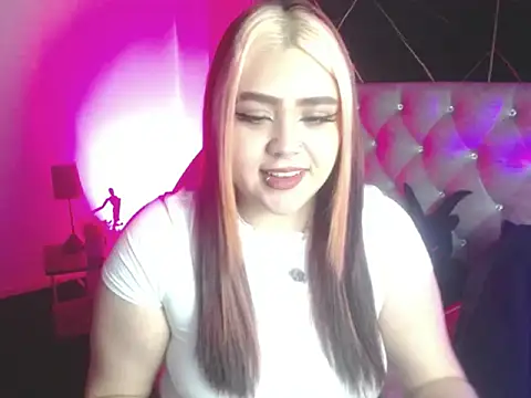 Snapshot of im_bunny__ chatting on 11/17/25, 12:44 im bunny online show from 11/17/25, 12:44