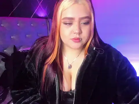 Snapshot of im_bunny__ chatting on 11/23/25, 11:32 im bunny online show from 11/23/25, 11:32