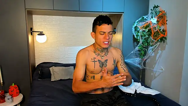 MrJustin  online show from 10/26/25, 08:26