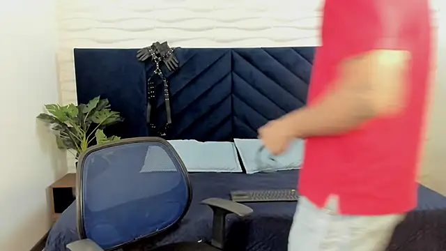 MrJustin  online show from 10/30/25, 09:04