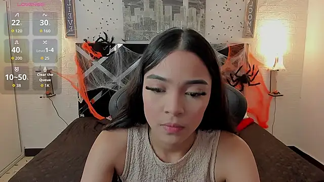 iamCharlotte19 online show from 10/27/25, 08:02