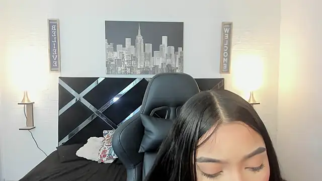 iamCharlotte19 online show from 11/03/25, 07:48