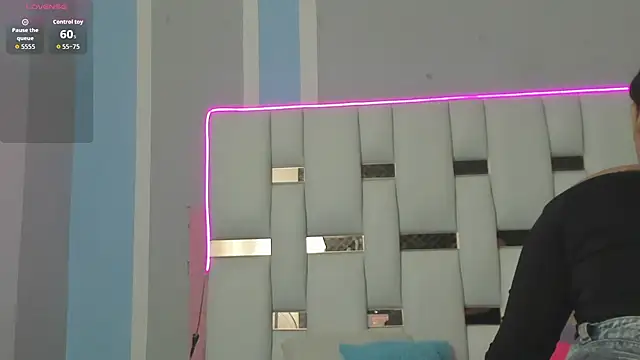 iamCharlotte19 online show from 11/10/25, 07:35