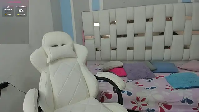 iamCharlotte19 online show from 11/12/25, 07:24