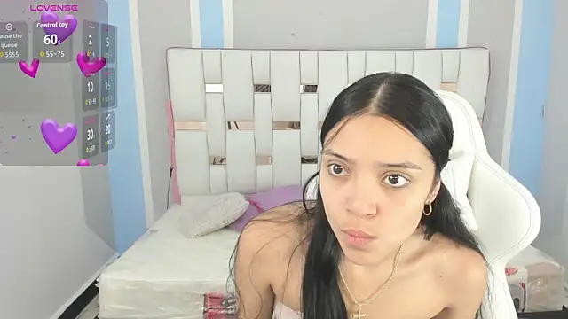 iamCharlotte19 online show from 11/17/25, 07:30