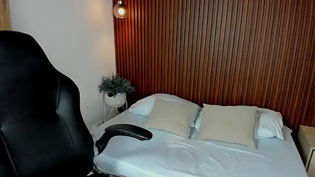 Snapshot of alice_coopperx chatting on 09/20/25, 12:17 alice coopperx online show from 09/20/25, 12:17