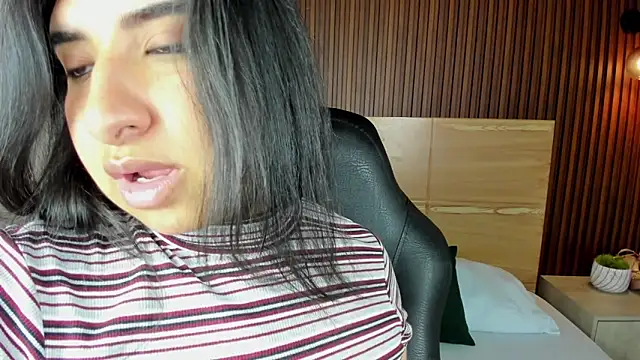 Snapshot of alice_coopperx chatting on 10/20/25, 12:27 alice coopperx online show from 10/20/25, 12:27