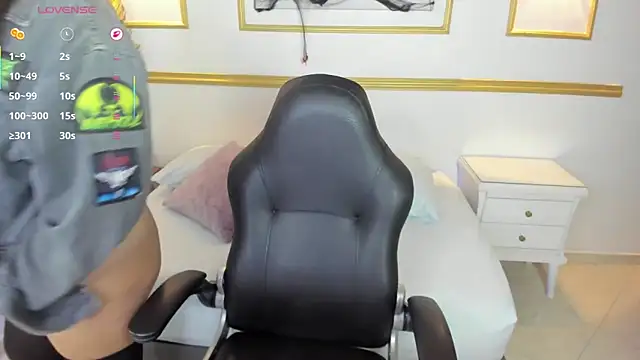 Snapshot of alice_coopperx chatting on 10/31/25, 12:17 alice coopperx online show from 10/31/25, 12:17