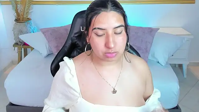 Snapshot of alice_coopperx chatting on 11/12/25, 12:27 alice coopperx online show from 11/12/25, 12:27