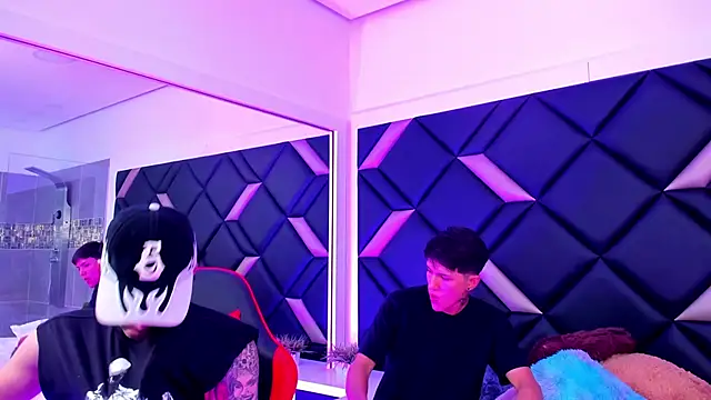 Handsomeboyss19 online show from 10/17/25, 02:48