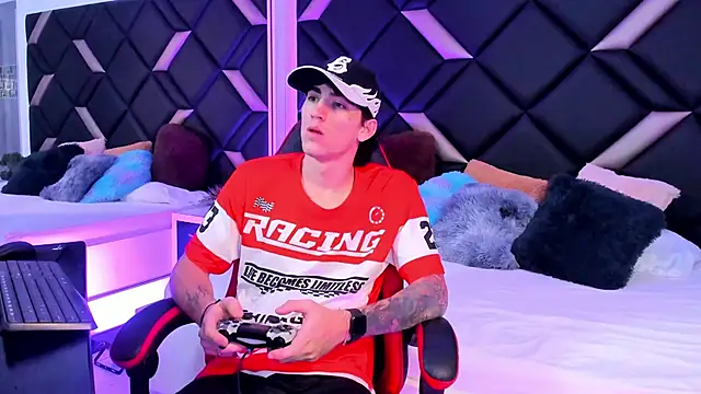 Handsomeboyss19 online show from 10/18/25, 02:36