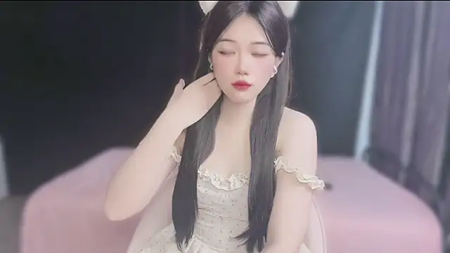 Snapshot of Sparkly_Candy chatting on 09/18/25, 02:35 Sparkly Candy online show from 09/18/25, 02:35