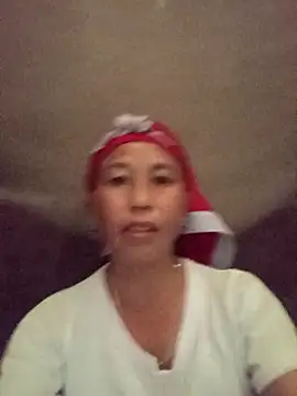 Snapshot of me-cute chatting on 10/05/25, 12:36 me-cute online show from 10/05/25, 12:36