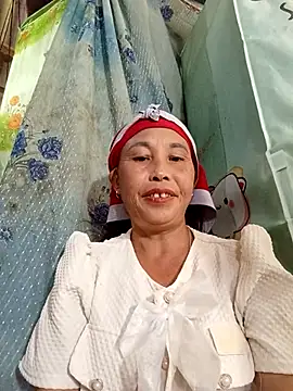 Snapshot of me-cute chatting on 10/08/25, 02:53 me-cute online show from 10/08/25, 02:53