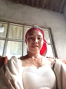 Snapshot of me-cute chatting on 10/10/25, 11:04 me-cute online show from 10/10/25, 11:04