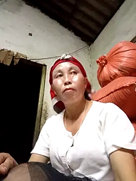 Snapshot of me-cute chatting on 10/11/25, 11:42 me-cute online show from 10/11/25, 11:42