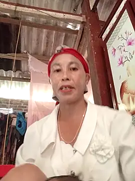 Snapshot of me-cute chatting on 10/13/25, 12:54 me-cute online show from 10/13/25, 12:54