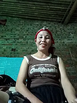 Snapshot of me-cute chatting on 10/13/25, 01:00 me-cute online show from 10/13/25, 01:00