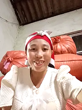 Snapshot of me-cute chatting on 10/17/25, 11:24 me-cute online show from 10/17/25, 11:24