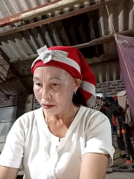 Snapshot of me-cute chatting on 10/18/25, 01:01 me-cute online show from 10/18/25, 01:01