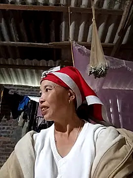 Snapshot of me-cute chatting on 10/24/25, 11:34 me-cute online show from 10/24/25, 11:34