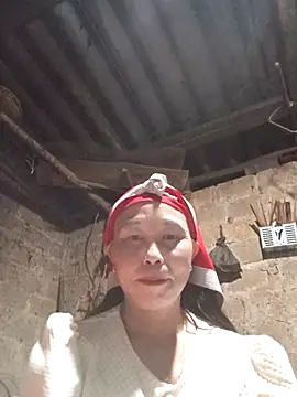 Snapshot of me-cute chatting on 10/29/25, 11:12 me-cute online show from 10/29/25, 11:12