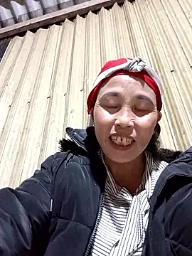 Snapshot of me-cute chatting on 11/04/25, 11:53 me-cute online show from 11/04/25, 11:53