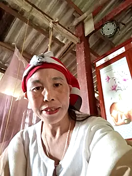 Snapshot of me-cute chatting on 11/09/25, 12:42 me-cute online show from 11/09/25, 12:42