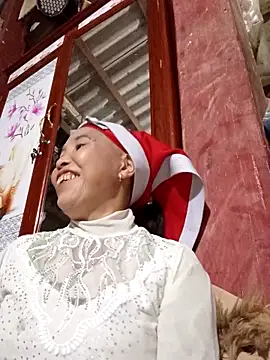 Snapshot of me-cute chatting on 11/12/25, 01:33 me-cute online show from 11/12/25, 01:33