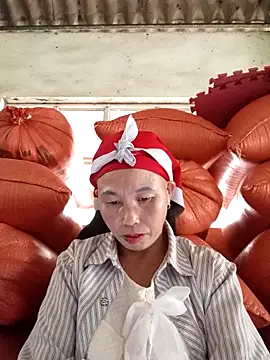 Snapshot of me-cute chatting on 11/17/25, 02:17 me-cute online show from 11/17/25, 02:17