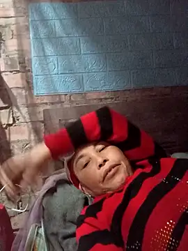 Snapshot of me-cute chatting on 11/17/25, 04:35 me-cute online show from 11/17/25, 04:35